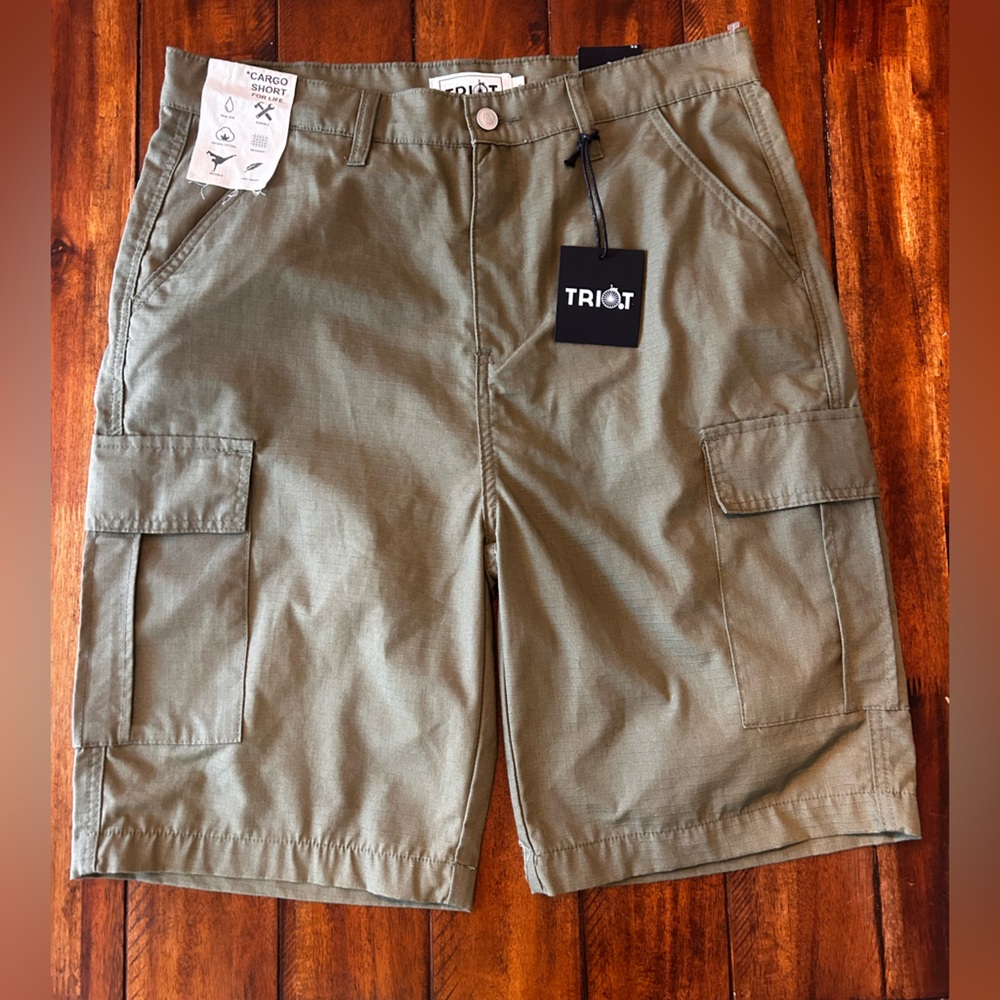 Green Cargo Shorts Relaxed Fit